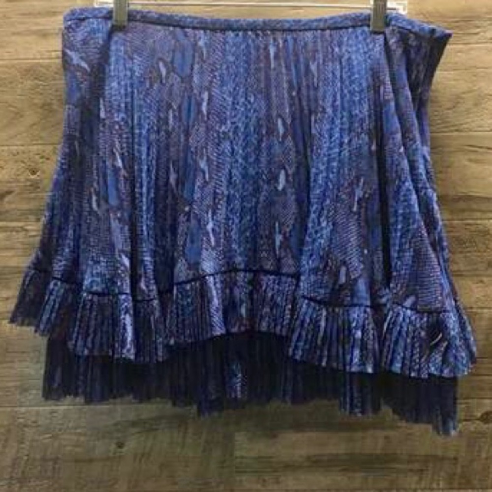NWT Banana Republic Pleated Snake Mini Skirt